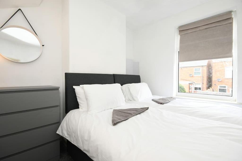 Cottage Style 3 Bedroom House - Close To City Centre & The Peaks Chesterfield Extérieur photo